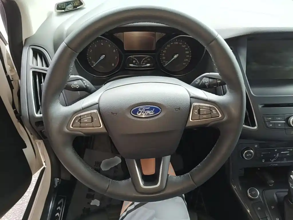 Ford Focus 2017 — фото 11
