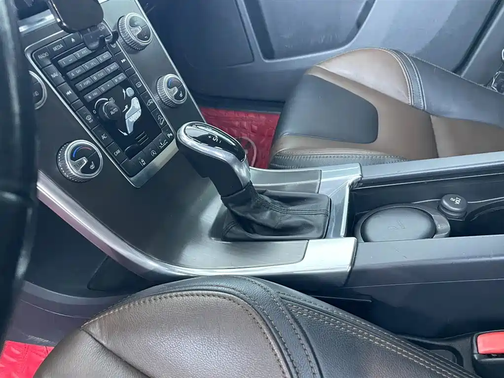 Volvo XC60 2015 — фото 10