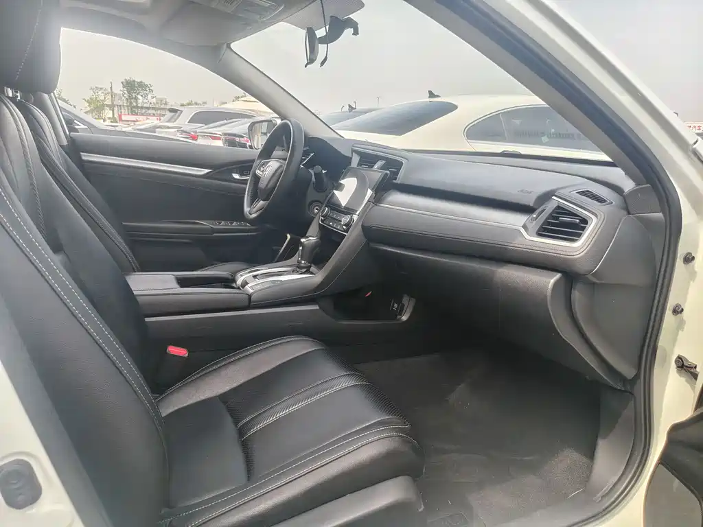 Honda Civic 2018 — фото 10