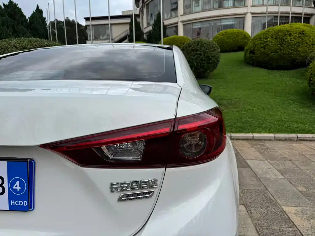 Mazda 3 Axela 2018 — фото 10