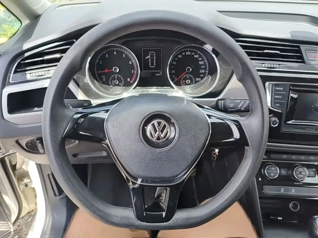 Volkswagen Touran 2016 — фото 11