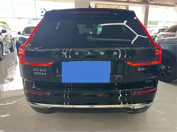 Volvo XC60 2025