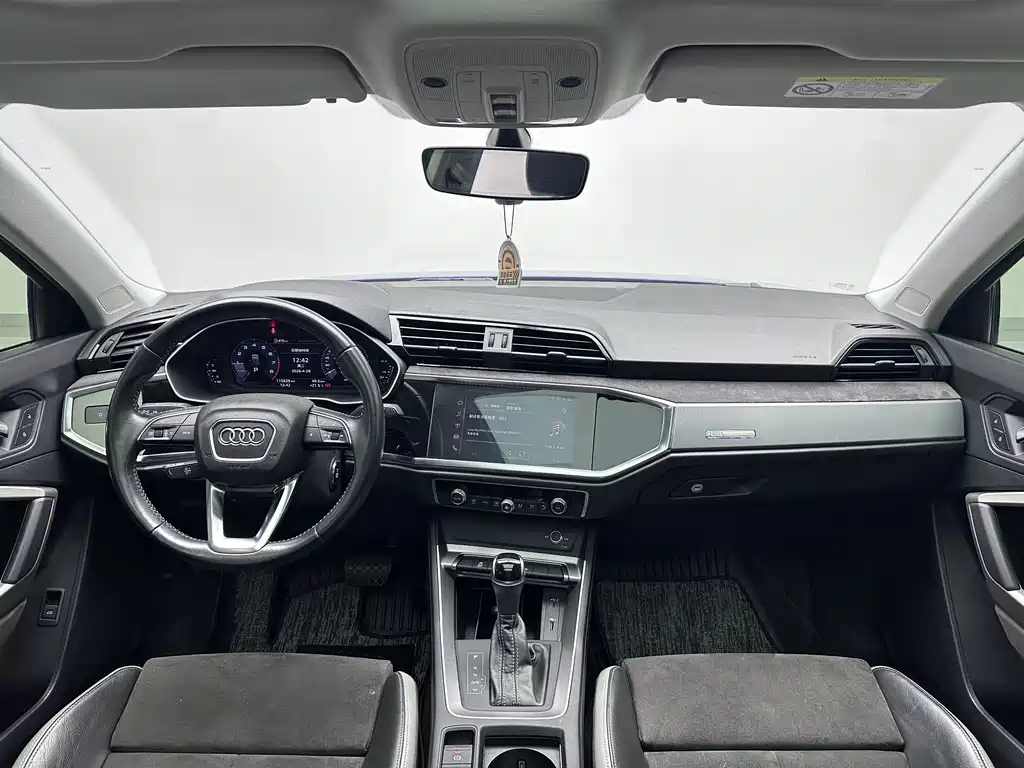 Audi Q3 2020 — фото 14