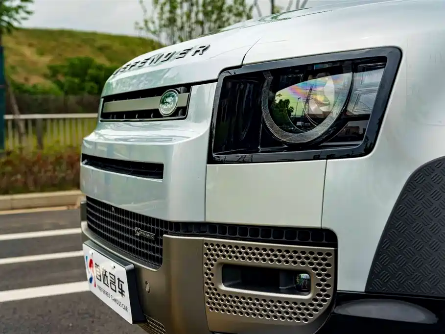 Land Rover Defender 2022 — фото 23
