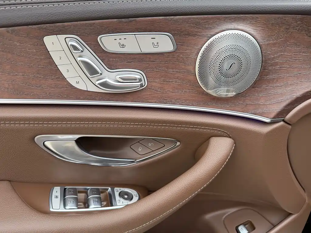 Mercedes-Benz E-Class 2023 — фото 18