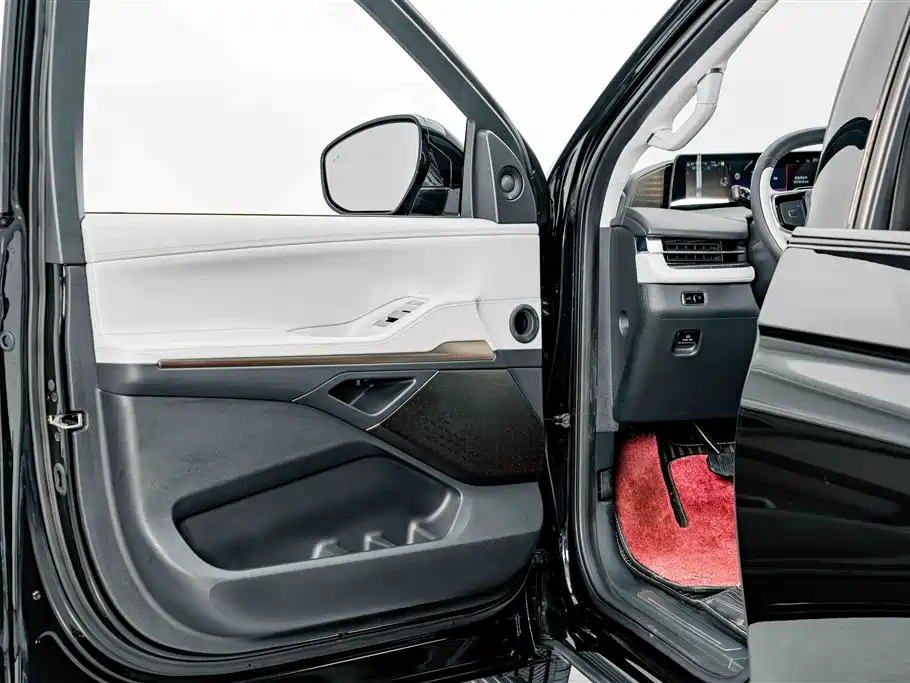 Lincoln Navigator 2025 — фото 17