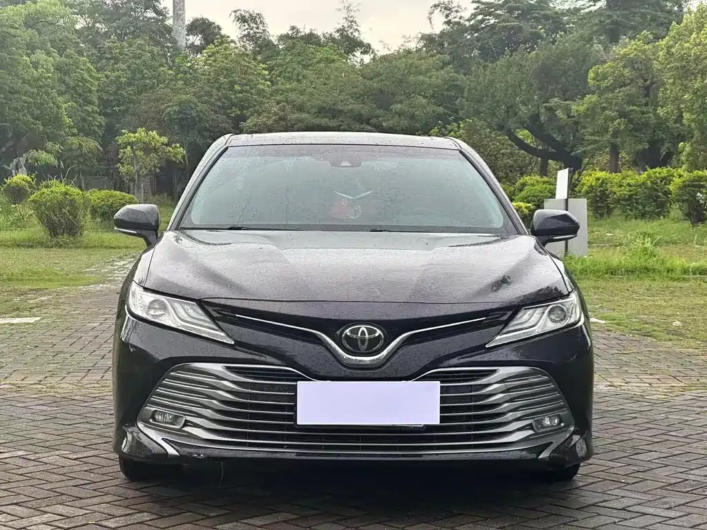 Toyota Camry 2019 — фото 2
