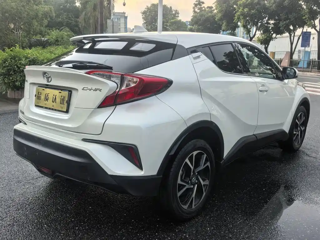 Toyota C-HR 2019 — фото 9