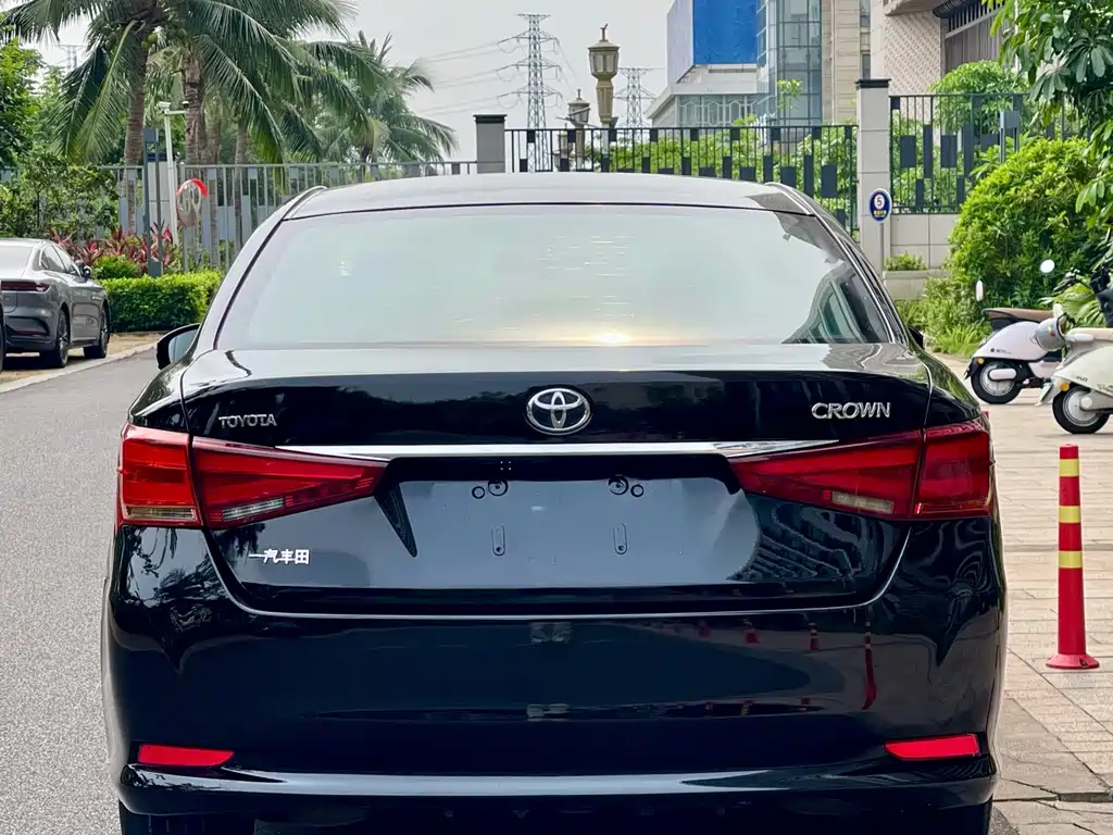 Toyota Crown 2017 — фото 8