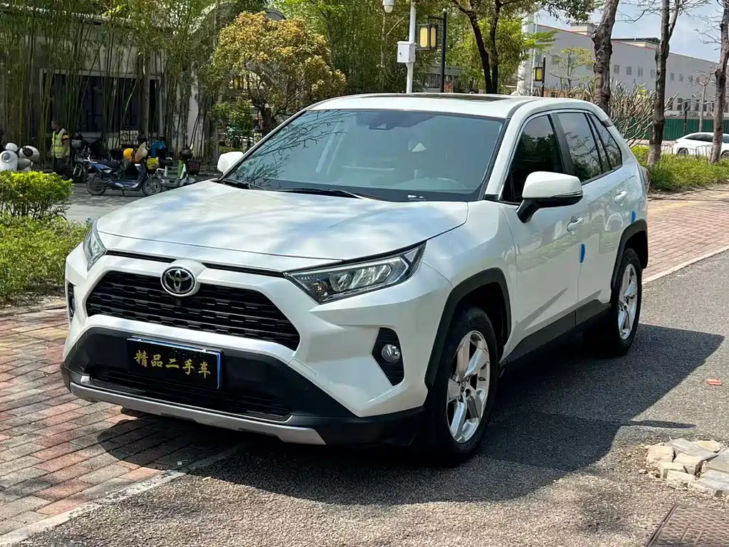 Toyota RAV4 2020 — фото 1
