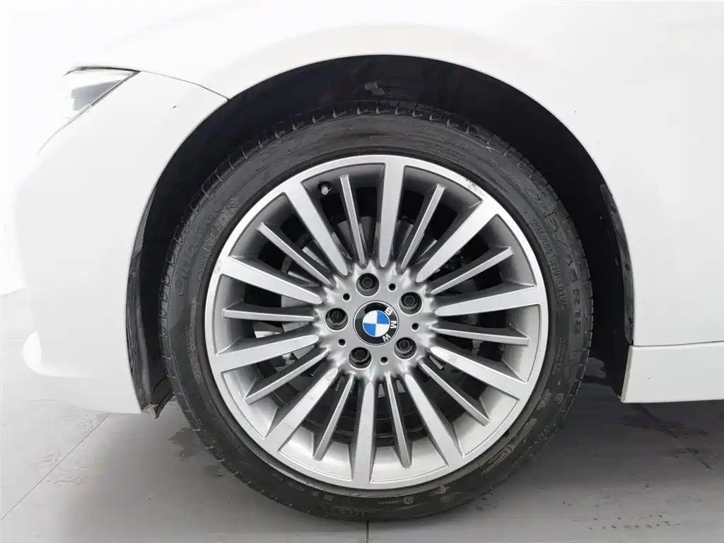 BMW 3 Series 2019 — фото 17