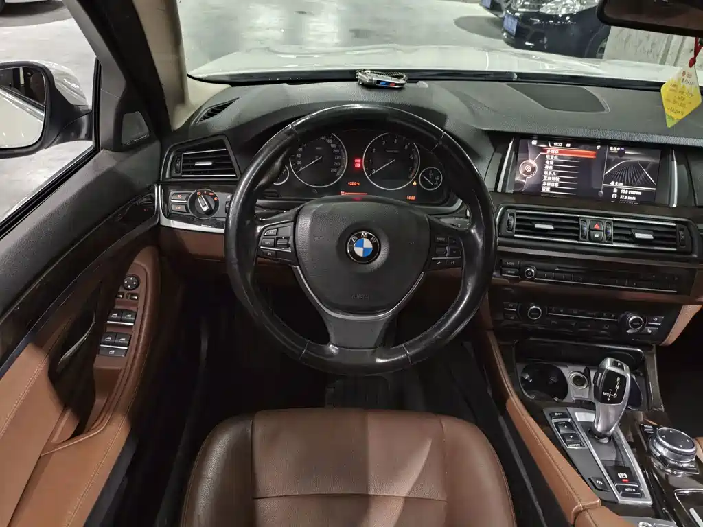 BMW 5 Series 2016 — фото 16