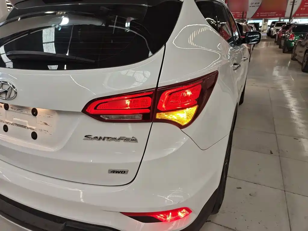 Hyundai Santa Fe 2017 — фото 8