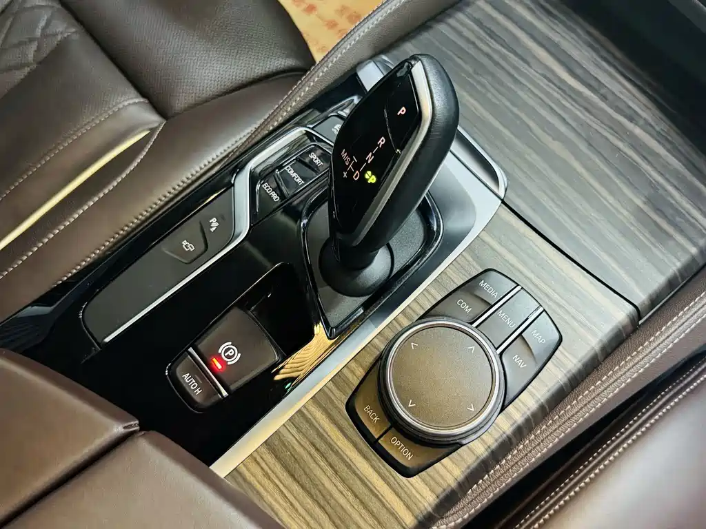 BMW 5 Series 2020 — фото 9