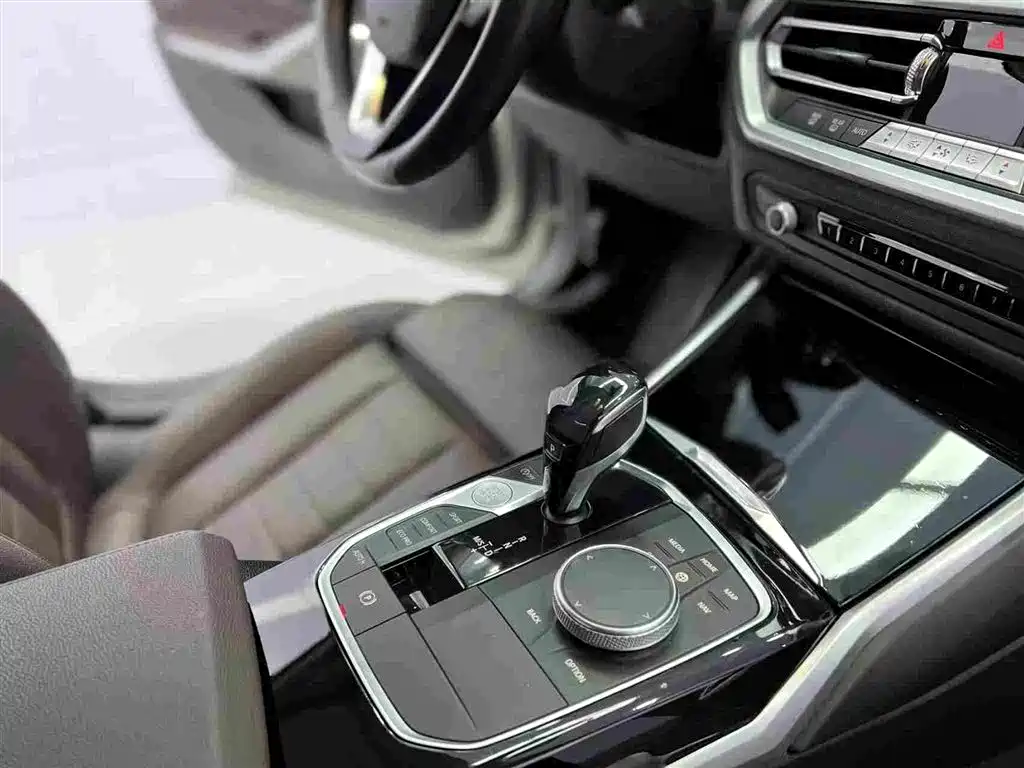 BMW 3 Series 2019 — фото 13