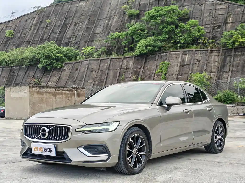 Volvo S60 2021 — фото 1