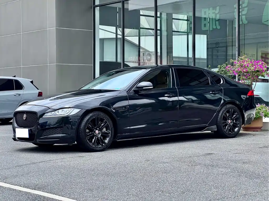 Jaguar XFL 2019