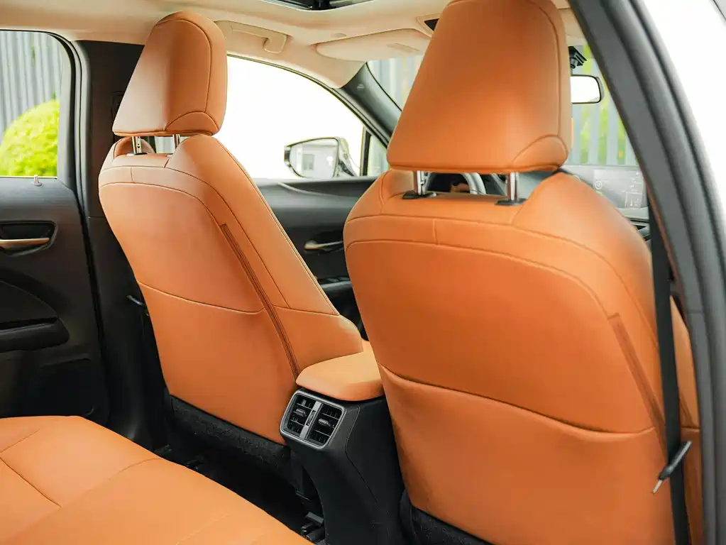 Lexus UX 2021 — фото 13