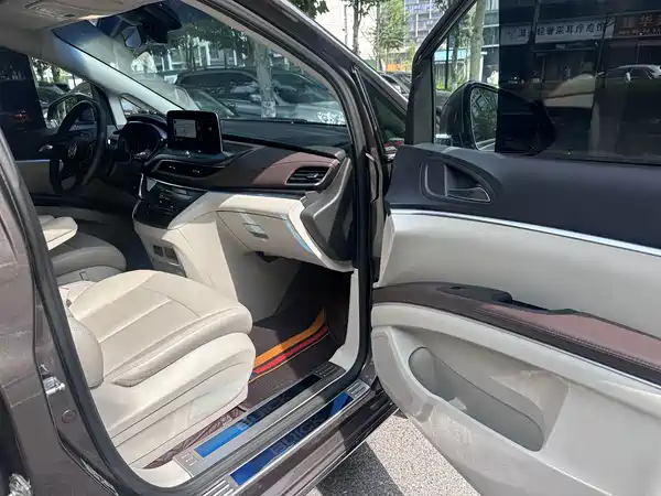 Buick GL8 2023