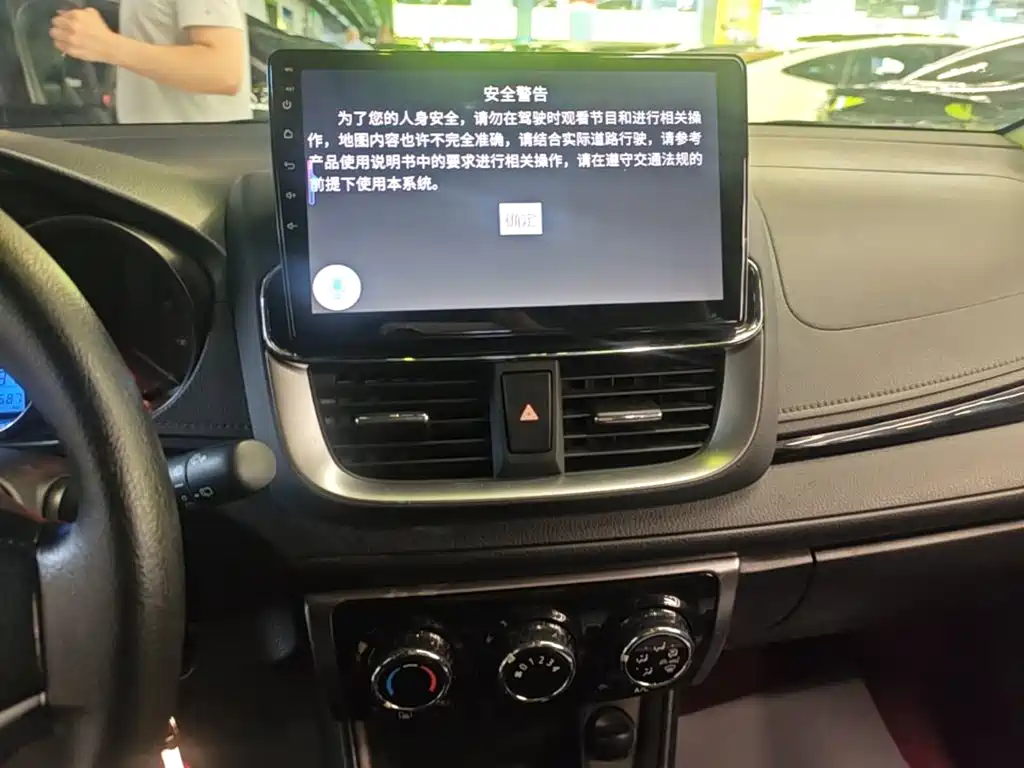 Toyota Yaris L 2020 — фото 13