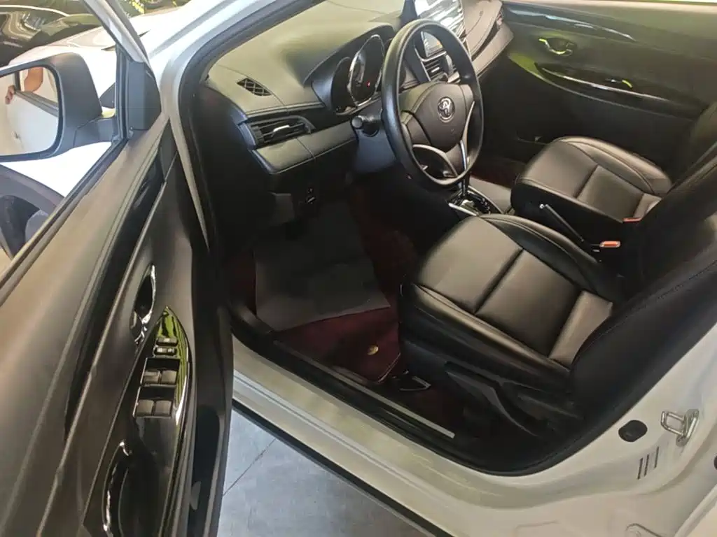 Toyota Yaris L 2020 — фото 16