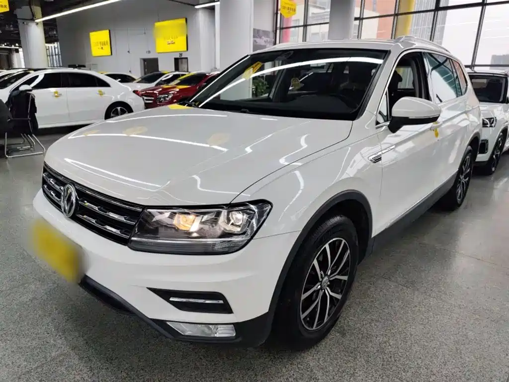 Volkswagen Tiguan L 2018 — фото 1