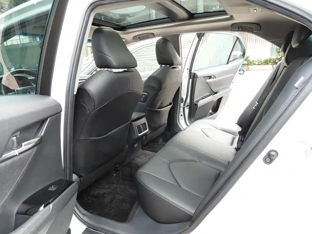 Toyota Camry 2022 — фото 12