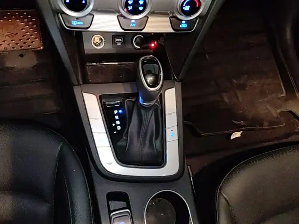 Hyundai Elantra 2020 — фото 14