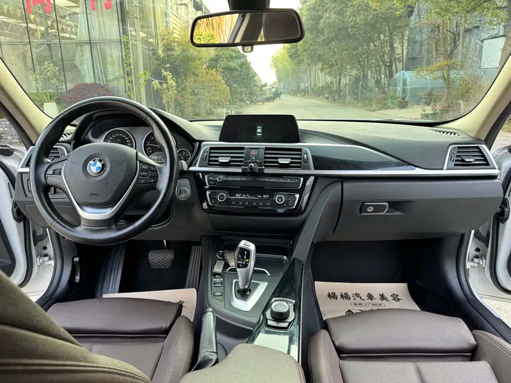 BMW 3 Series 2018 — фото 9