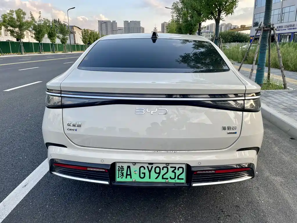 BYD Seal 07 DM-i 2025 — фото 8