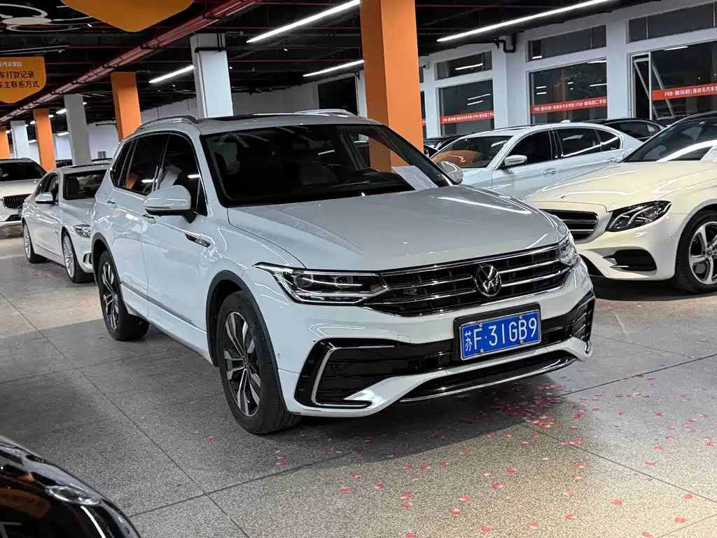 Volkswagen Tiguan L 2023 — фото 3