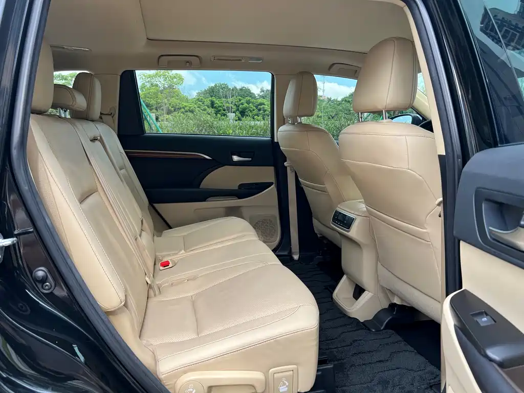 Toyota Highlander 2018 — фото 11