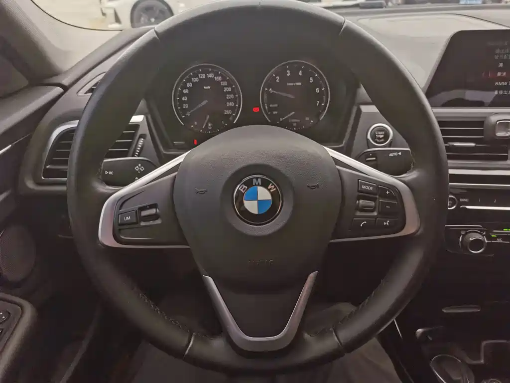 BMW 1 Series 2018 — фото 18