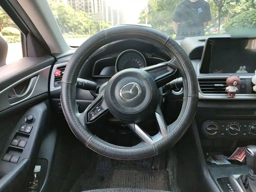 Mazda 3 Axela 2019 — фото 11