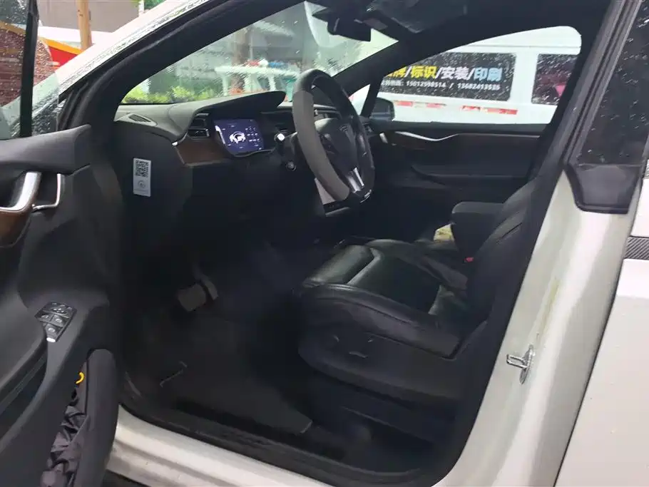 Tesla Model X 2017 — фото 9