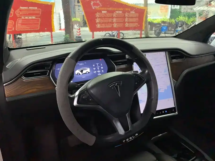 Tesla Model X 2017 — фото 15