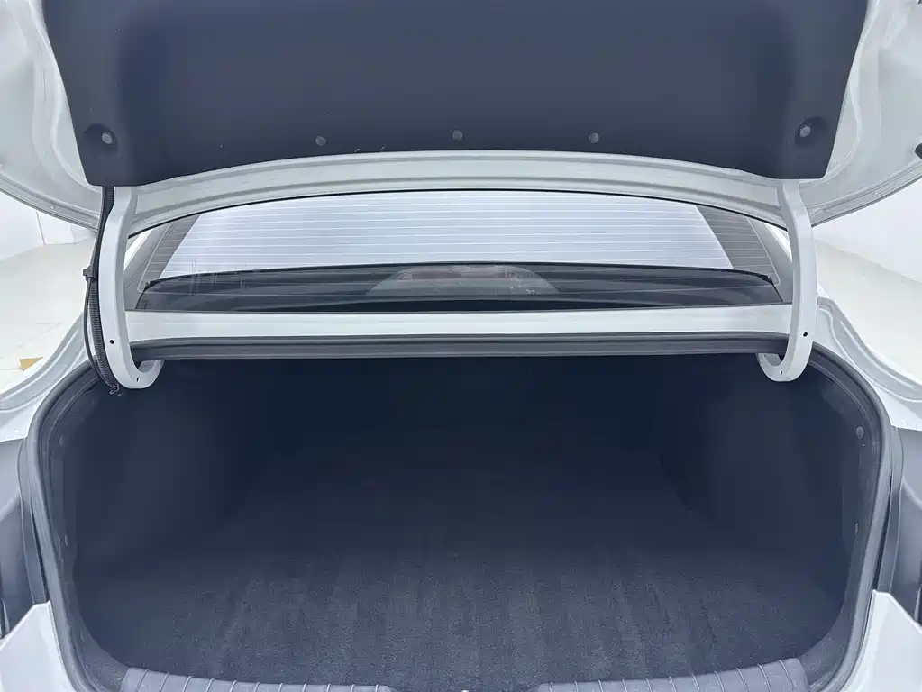 Hyundai Elantra 2023 — фото 23