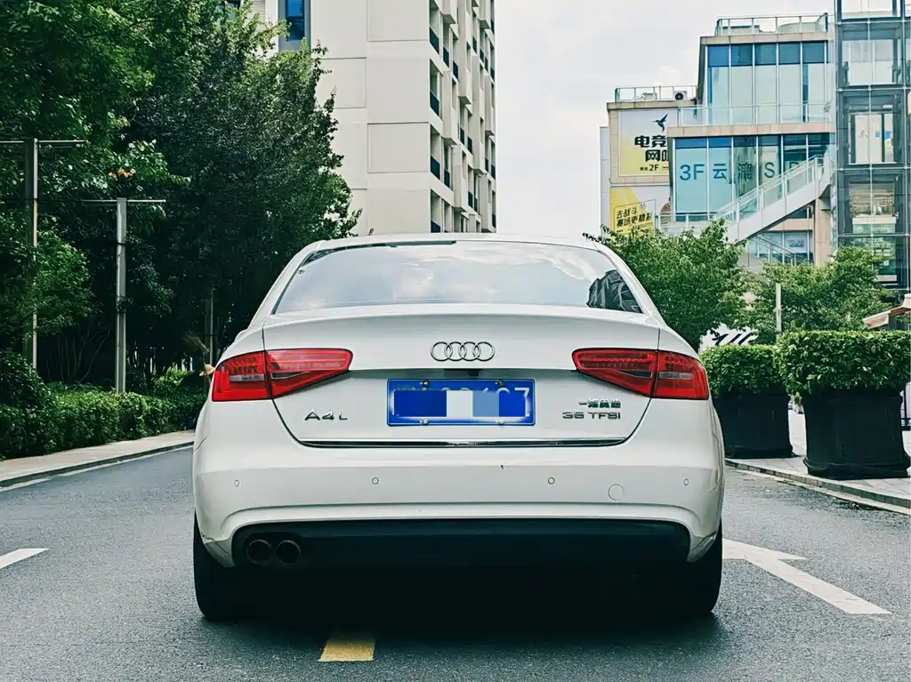 Audi A4L 2015