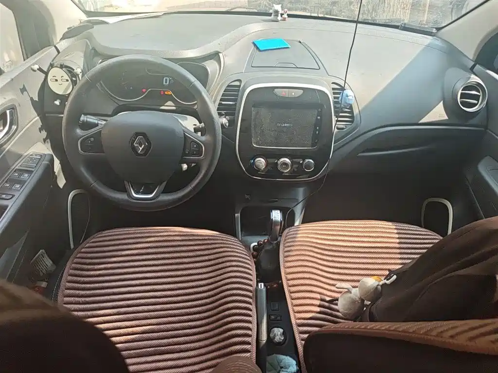 Renault Captur 2018 — фото 10
