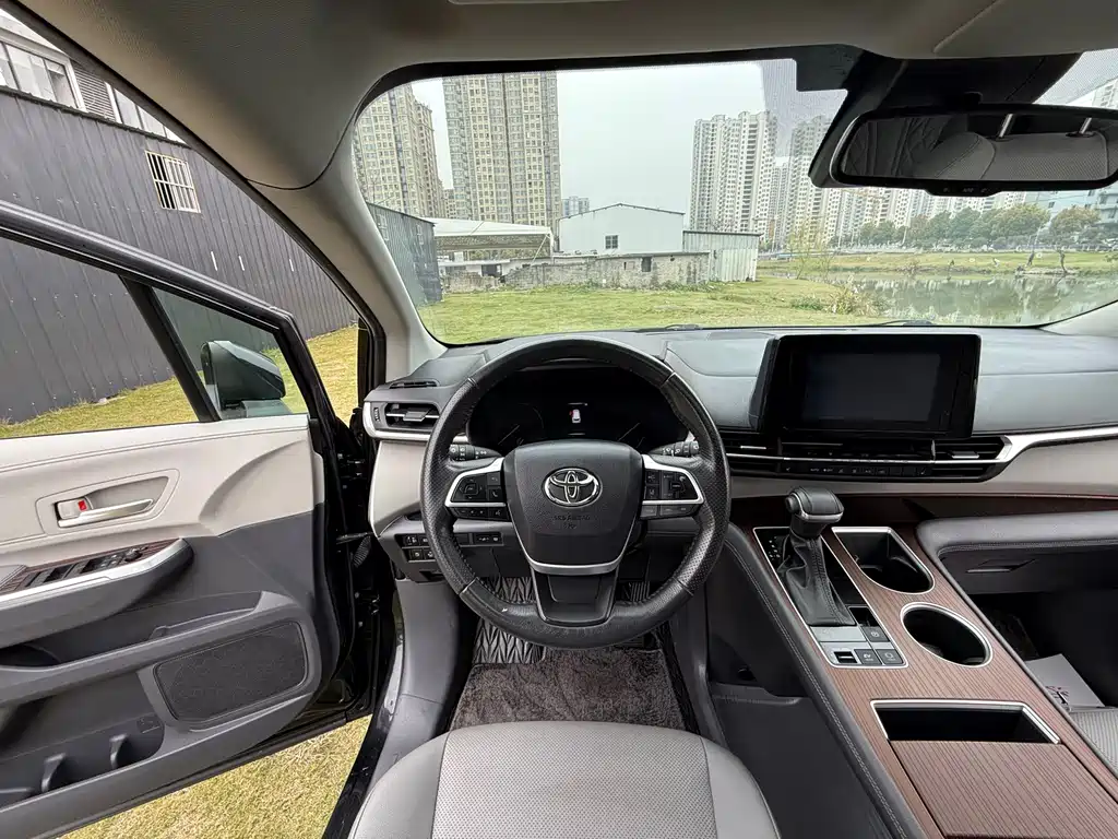 Toyota Sienna 2022 — фото 10