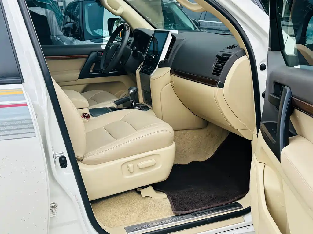 Toyota Land Cruiser 2017 — фото 27