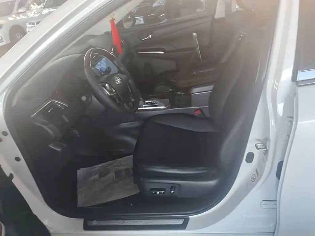Toyota Camry 2014 — фото 11