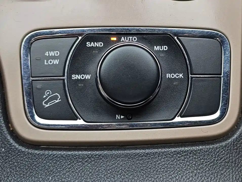 Jeep Grand Cherokee 2016 — фото 15