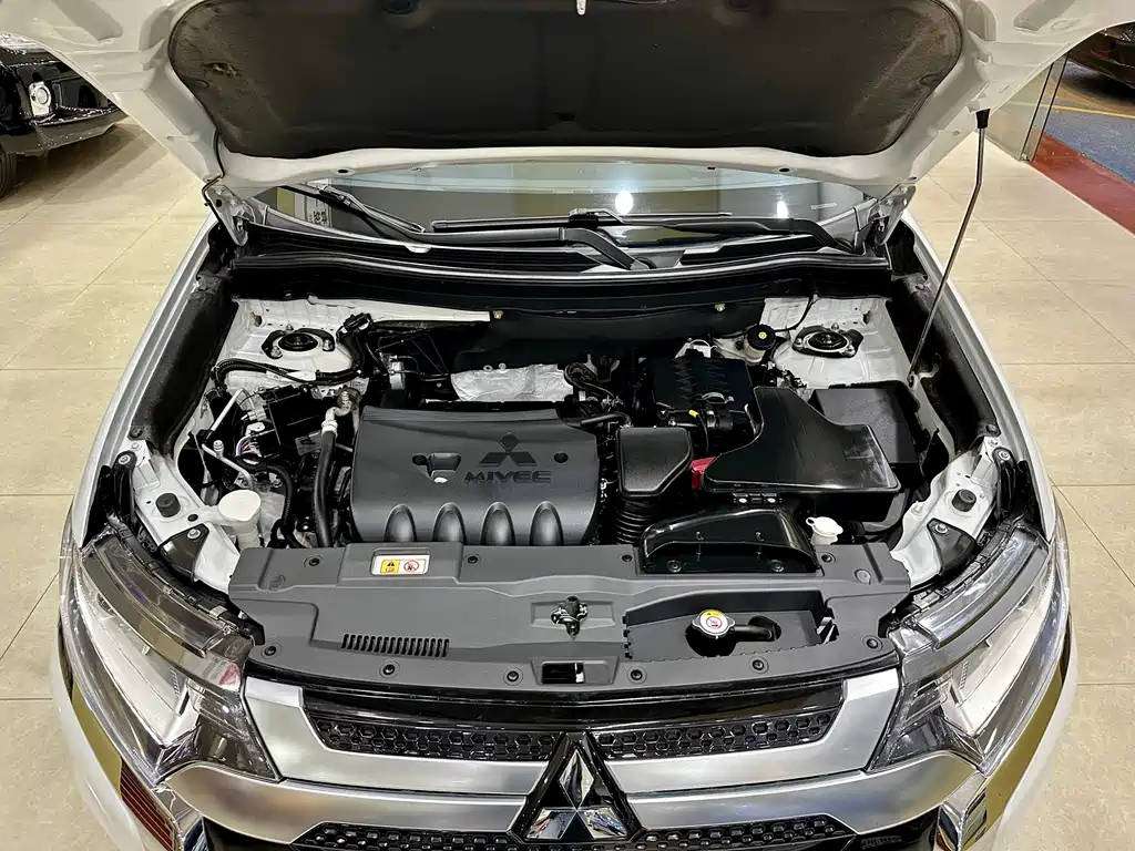 Mitsubishi Outlander 2021 — фото 19