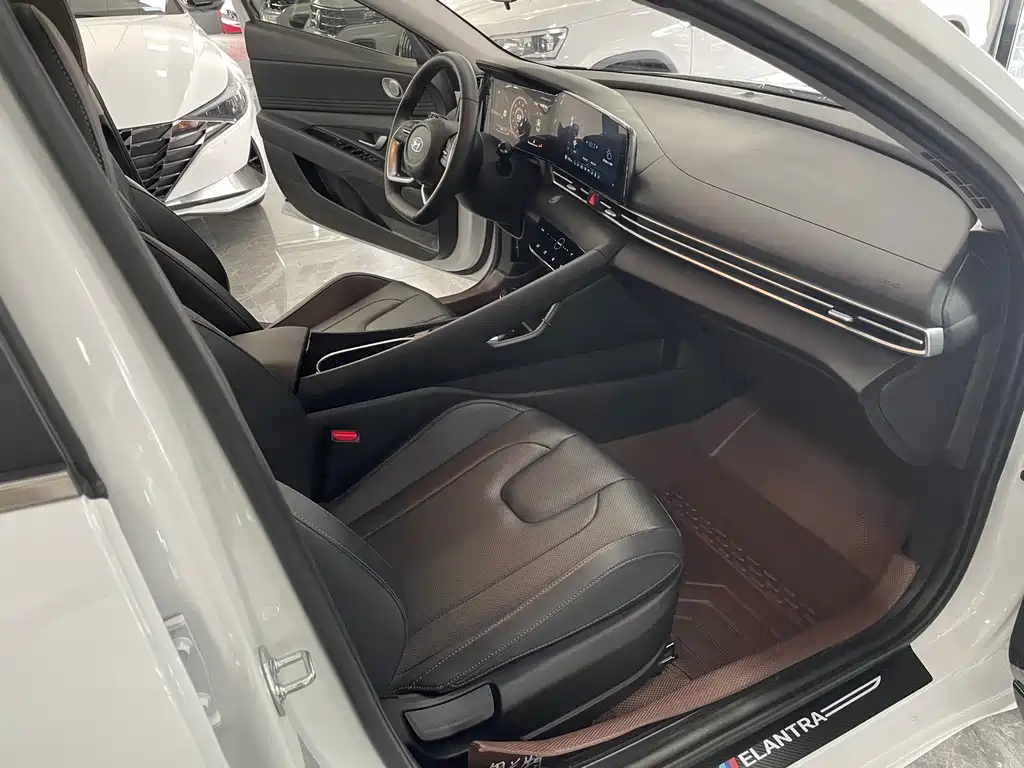 Hyundai Elantra 2023