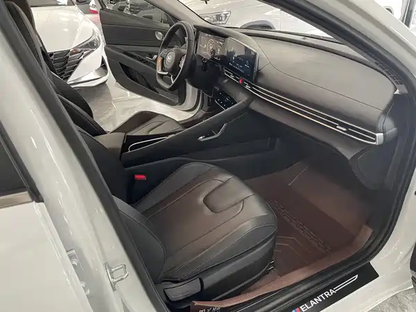 Hyundai Elantra 2023