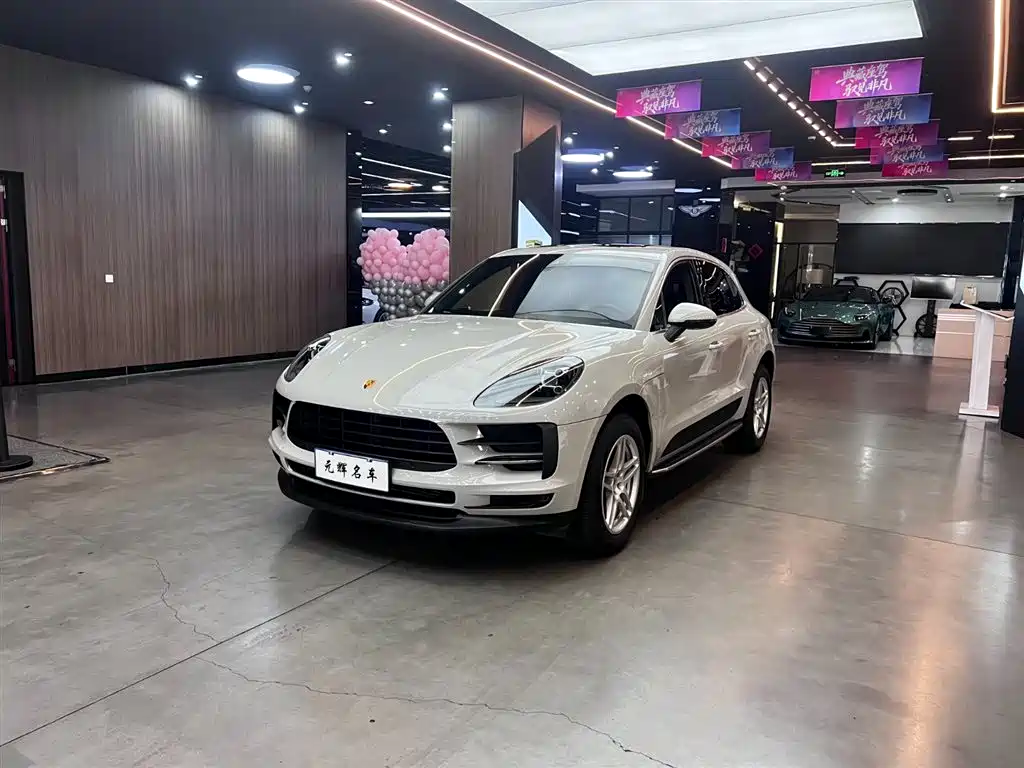 Porsche Macan 2020 — фото 1