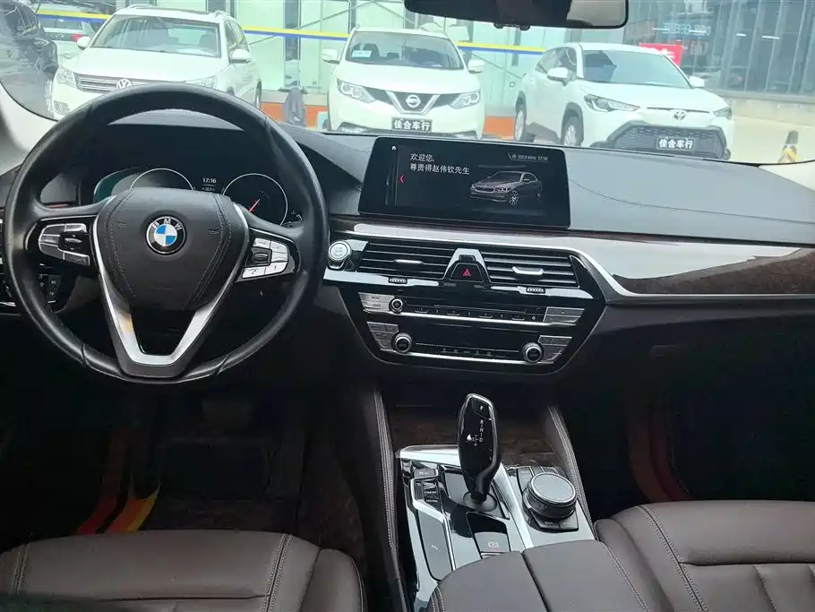 BMW 5 Series 2019 — фото 12