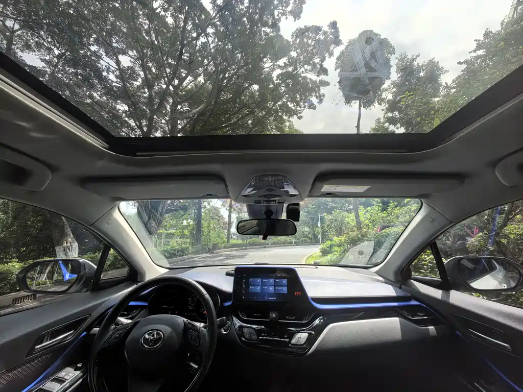 Toyota C-HR 2021 — фото 10