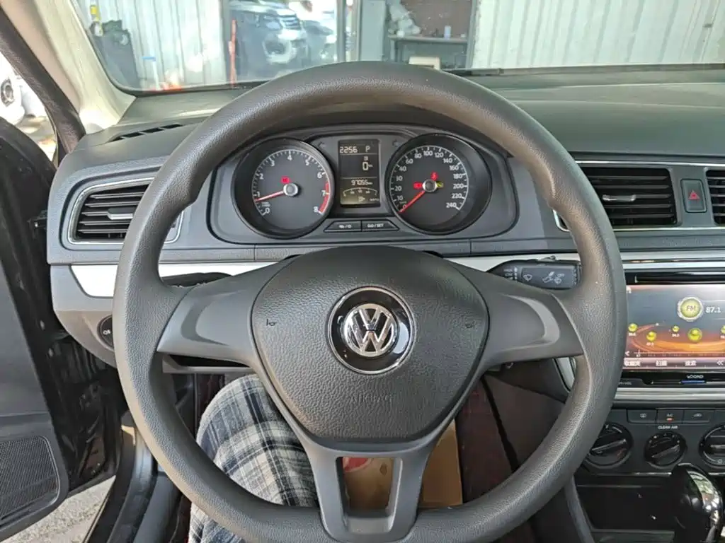 Volkswagen Lavida 2015 — фото 11